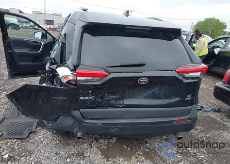 2021 Toyota Rav4 Le z USA, uszkodzony, nr VIN 2T3F1RFV4MC239178